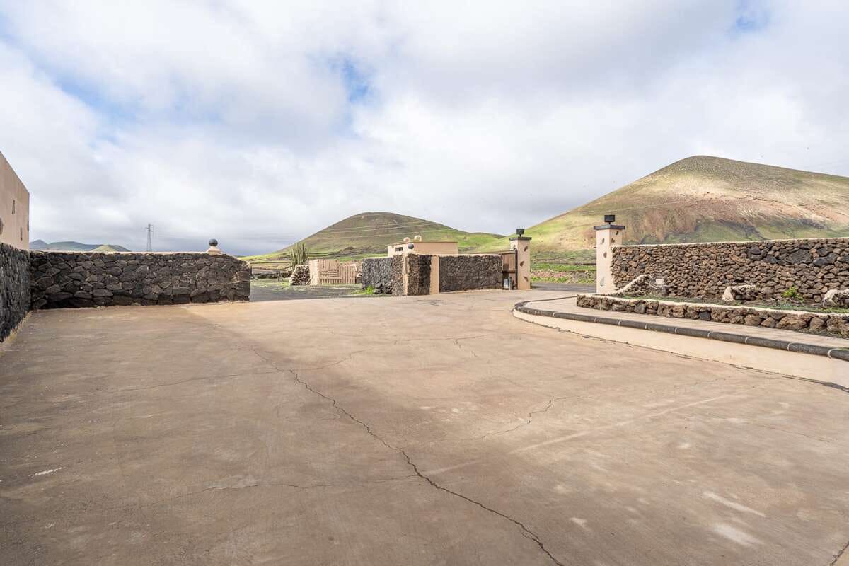 6 bedroom Villa for sale in Tias with pool garage - € 1,100,000 (Ref: 9798534)