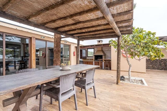 6 chambre Villa/Maison à vendre à Tías avec piscine garage - 1 100 000 € (Ref: 9798534)