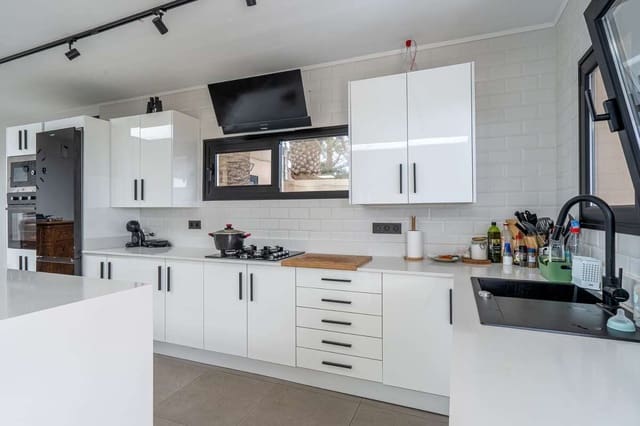 6 chambre Villa/Maison à vendre à Tías avec piscine garage - 1 000 000 € (Ref: 9798534)