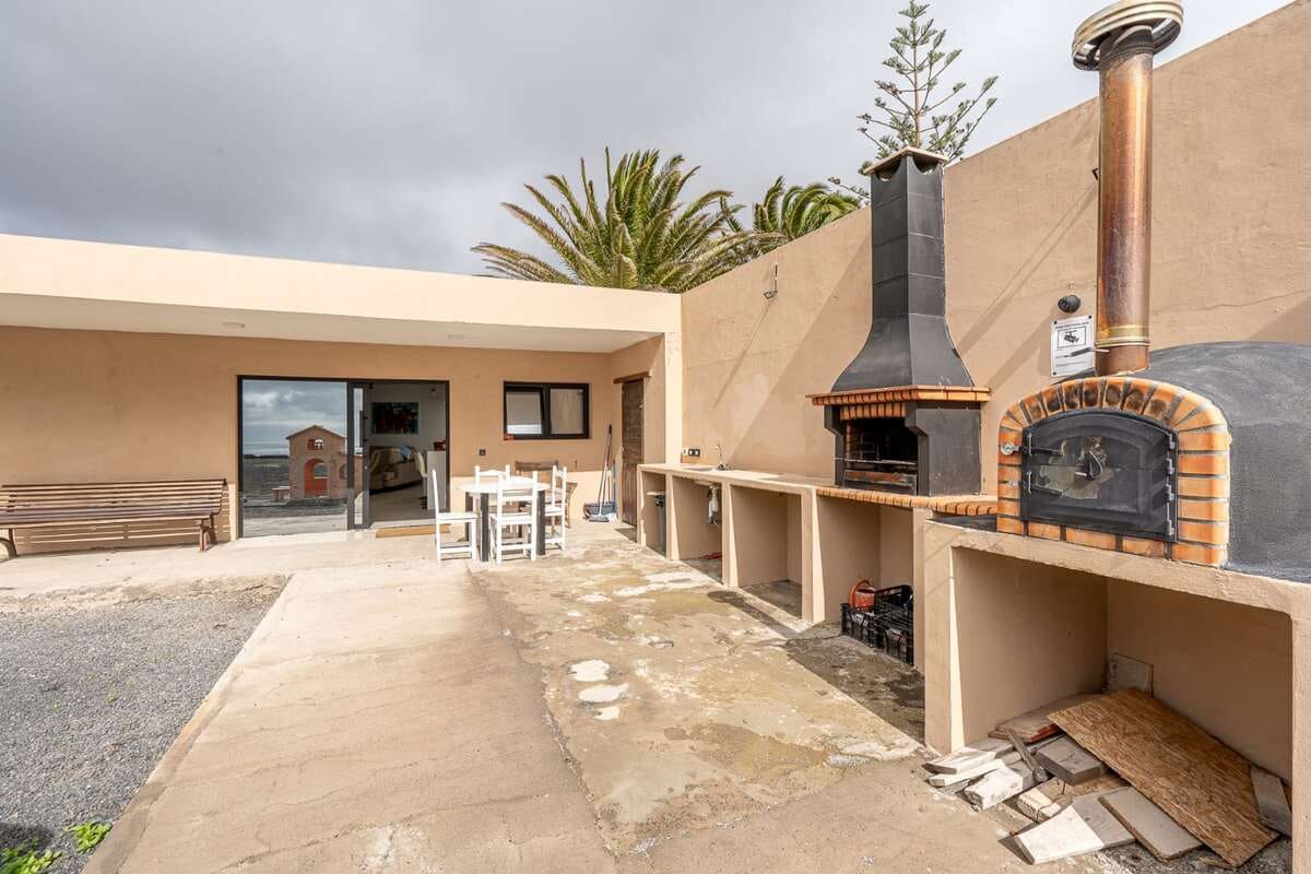 6 bedroom Villa for sale in Tias with pool garage - € 1,000,000 (Ref: 9798534)