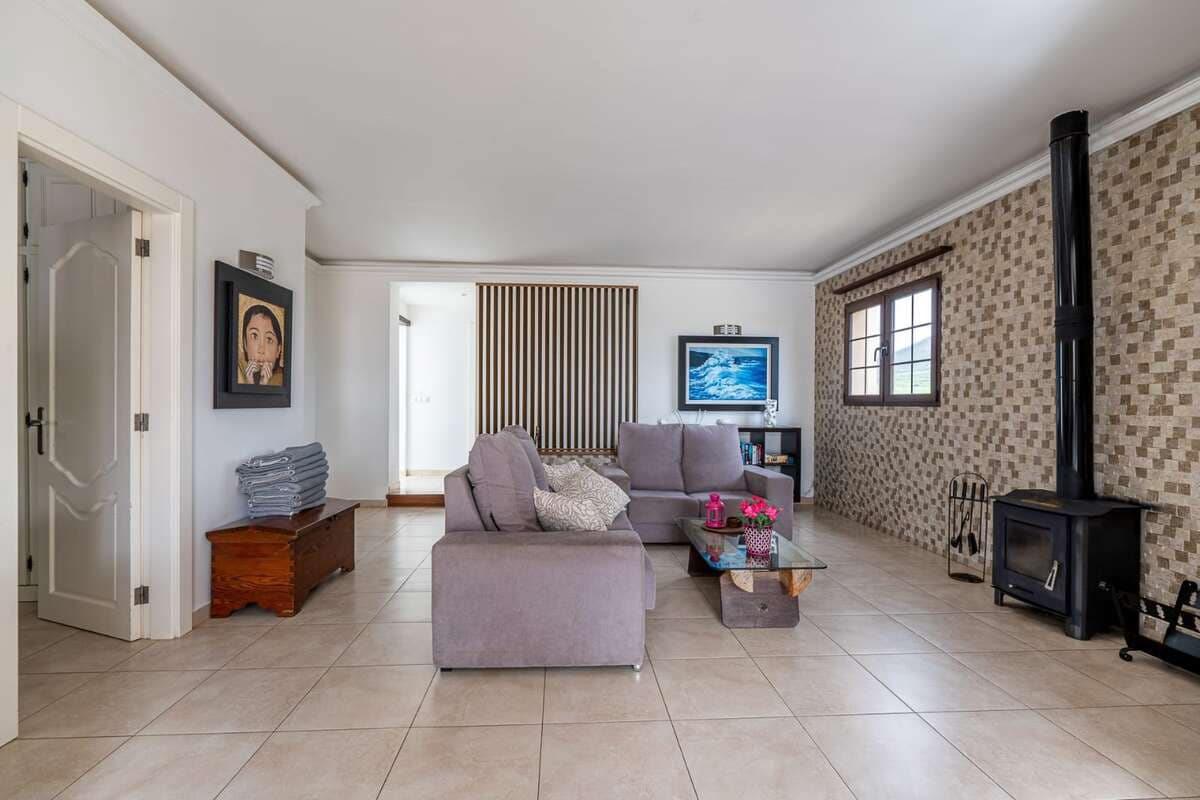 6 bedroom Villa for sale in Tias with pool garage - € 1,000,000 (Ref: 9798534)