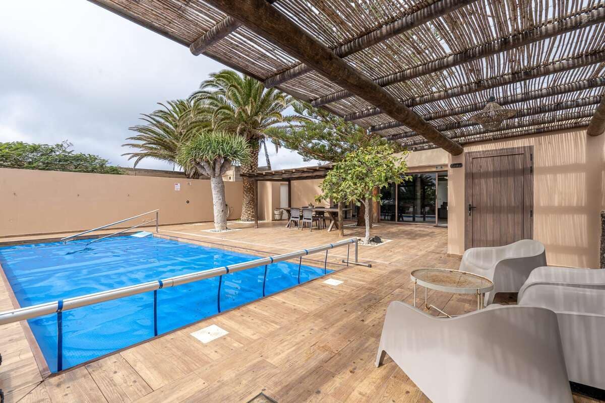 6 bedroom Villa for sale in Tias with pool garage - € 1,000,000 (Ref: 9798534)