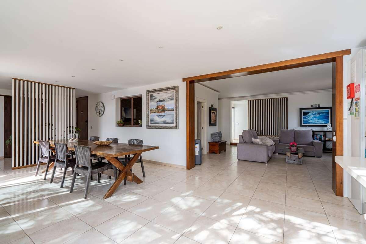 6 bedroom Villa for sale in Tias with pool garage - € 1,000,000 (Ref: 9798534)
