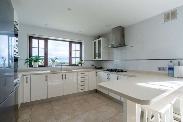 6 sypialnia Willa na sprzedaż w Tías z basenem garażem - 950 000 € (Ref: 9798534)