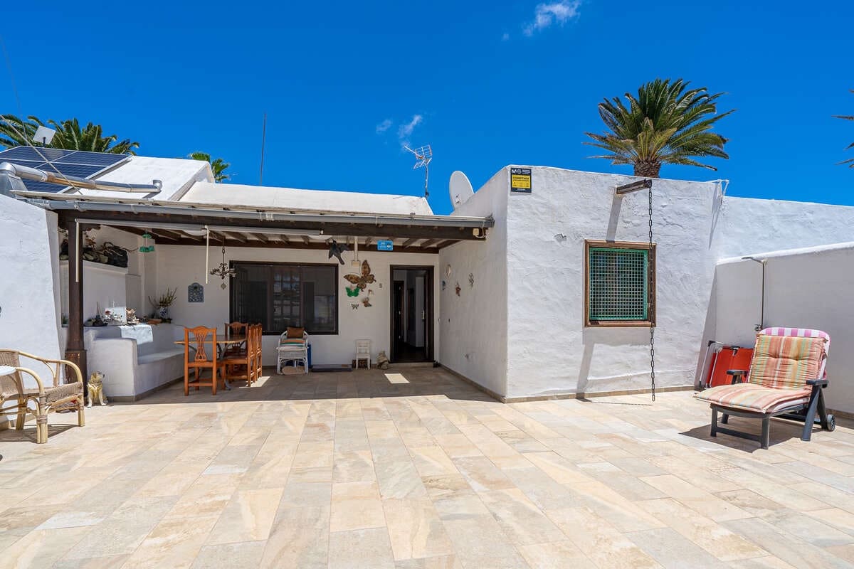 2 bedroom Bungalow for sale in Costa Teguise - € 369,000 (Ref: 9830500)