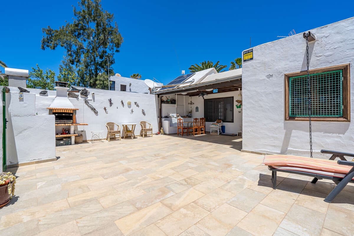 2 bedroom Bungalow for sale in Costa Teguise - € 369,000 (Ref: 9830500)