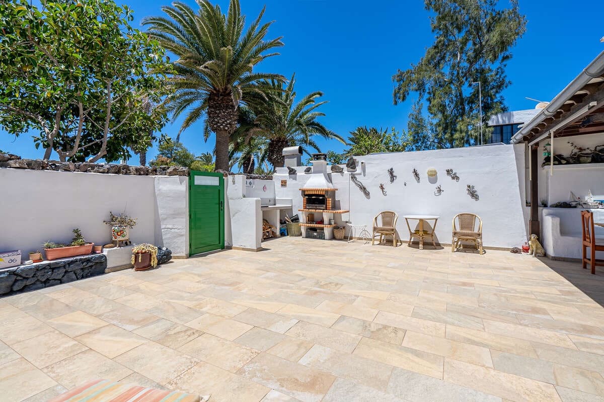 2 bedroom Bungalow for sale in Costa Teguise - € 369,000 (Ref: 9830500)