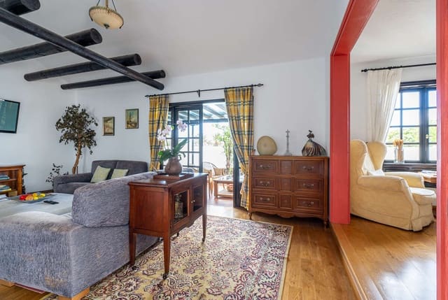 5 soveværelse Villa til salg i Playa del Cable, Arrecife med swimmingpool garage - € 698.000 (Ref: 9842020)