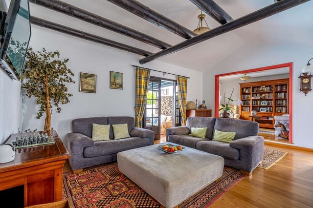 5 soveværelse Villa til salg i Playa del Cable, Arrecife med swimmingpool garage - € 698.000 (Ref: 9842020)