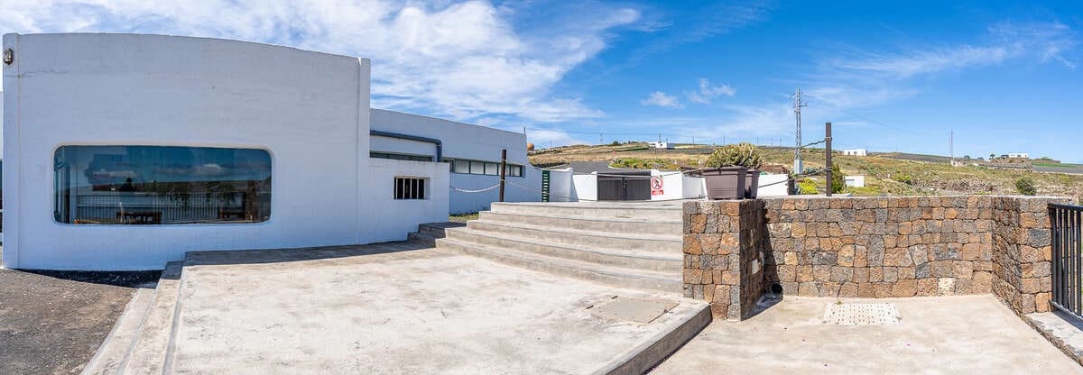 Commercial for sale in Haria with garage - € 920,000 (Ref: 9854761)