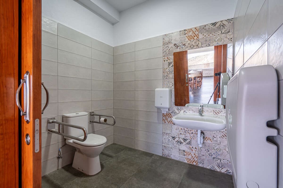 Commercial for sale in Haria with garage - € 920,000 (Ref: 9854761)
