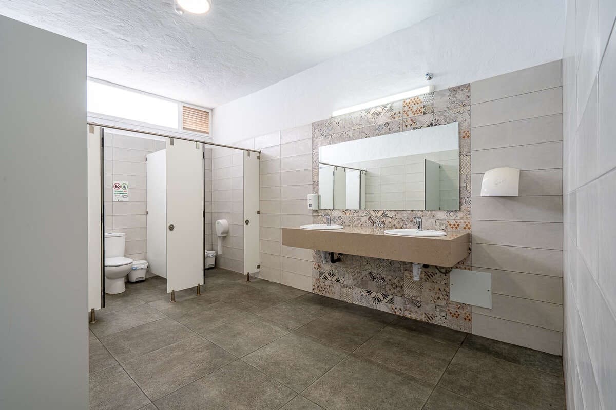 Commercial for sale in Haria with garage - € 920,000 (Ref: 9854761)