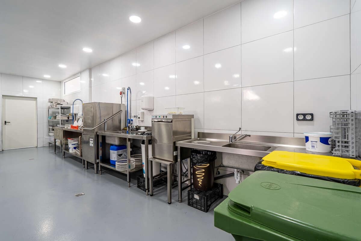 Commercial for sale in Haria with garage - € 920,000 (Ref: 9854761)