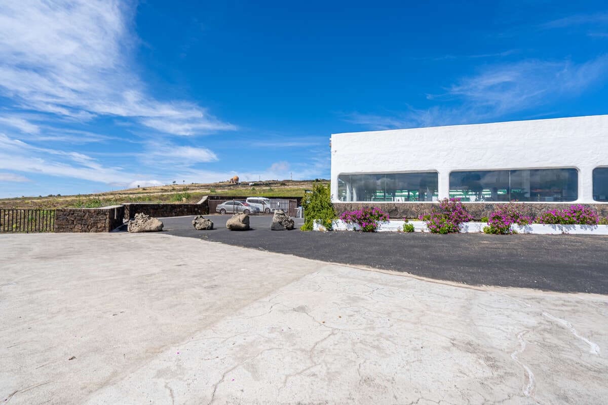 Commercial for sale in Haria with garage - € 920,000 (Ref: 9854761)