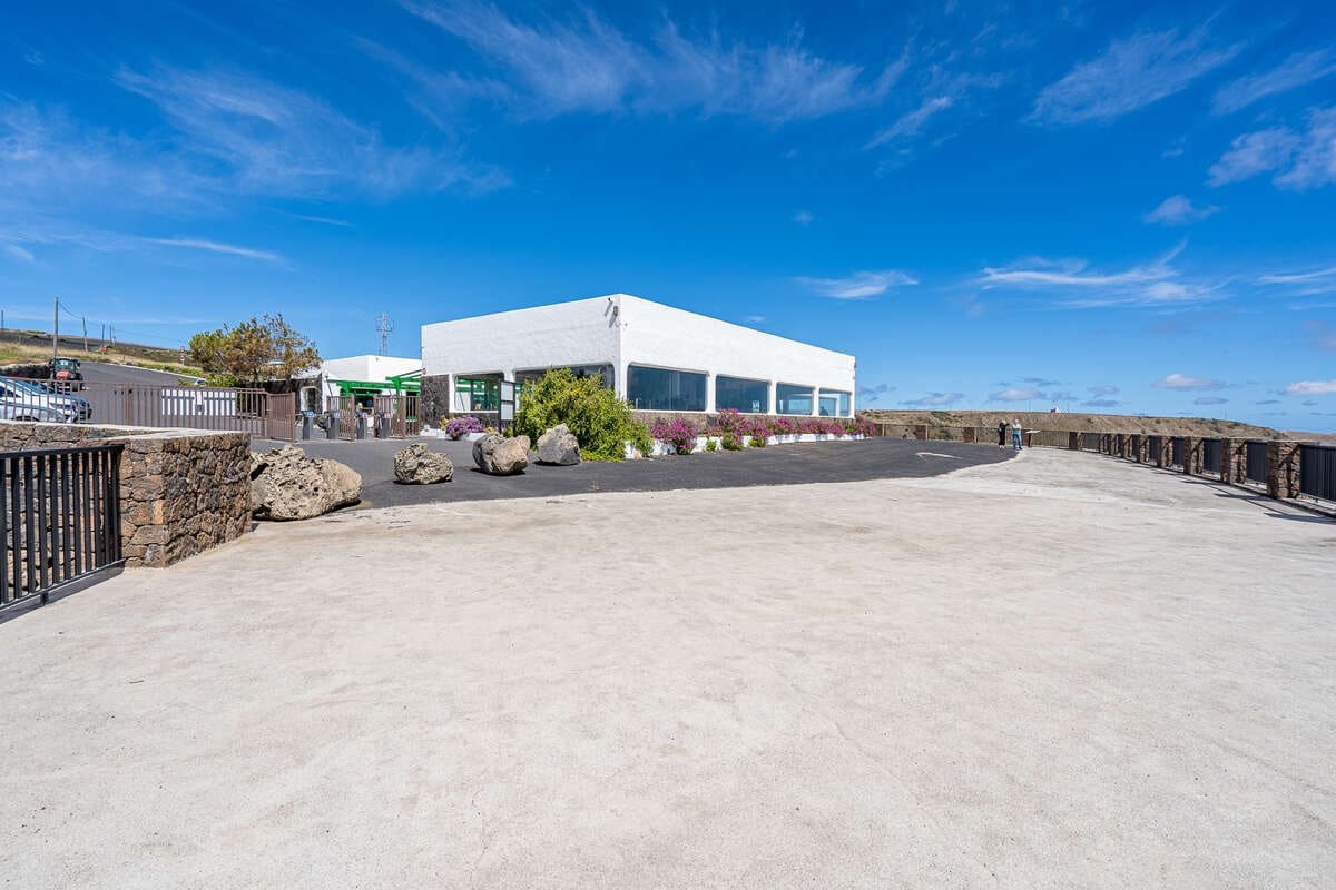 Commercial for sale in Haria with garage - € 920,000 (Ref: 9854761)