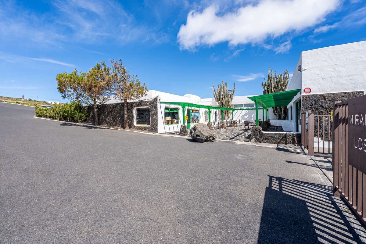Commercial for sale in Haria with garage - € 920,000 (Ref: 9854761)