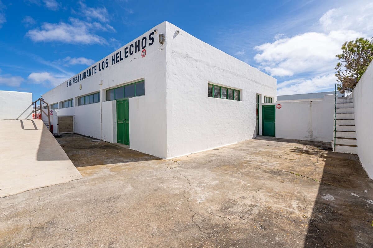 Commercial for sale in Haria with garage - € 920,000 (Ref: 9854761)