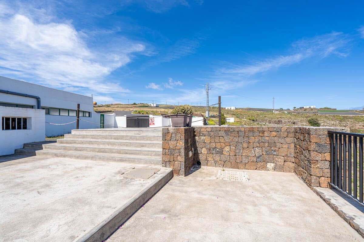 Commercial for sale in Haria with garage - € 920,000 (Ref: 9854761)