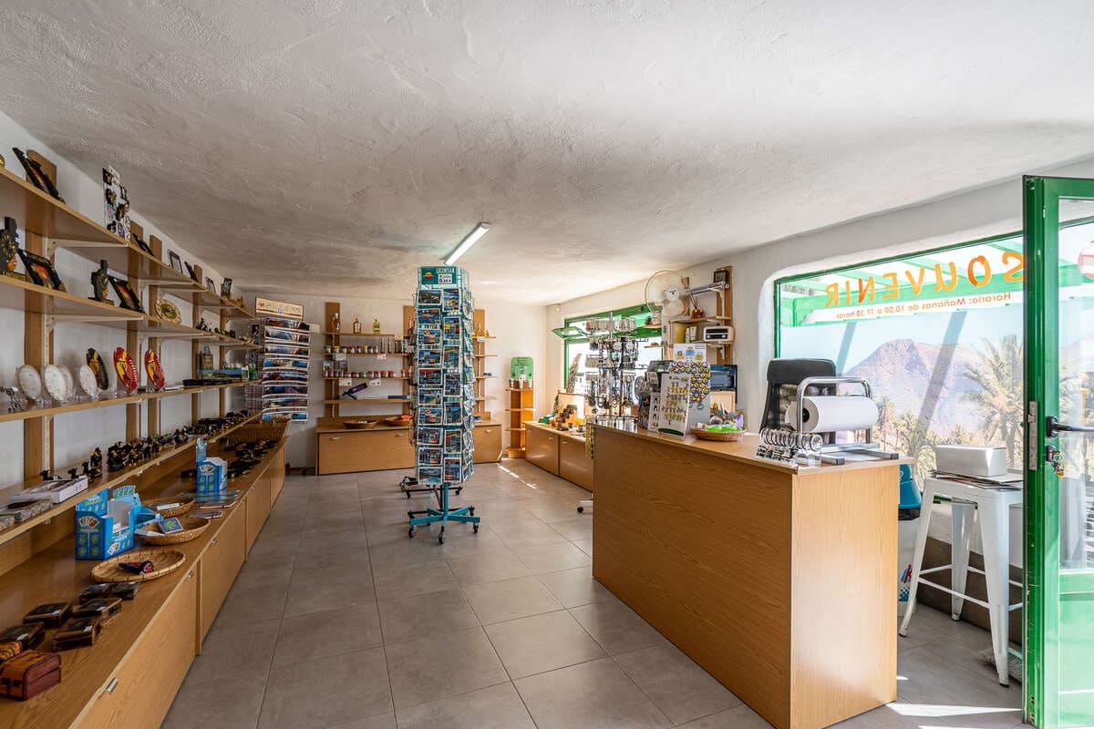 Commercial for sale in Haria with garage - € 920,000 (Ref: 9854761)
