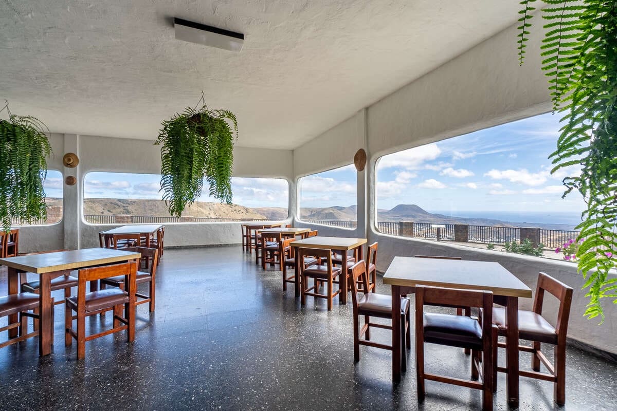 Commercial for sale in Haria with garage - € 920,000 (Ref: 9854761)