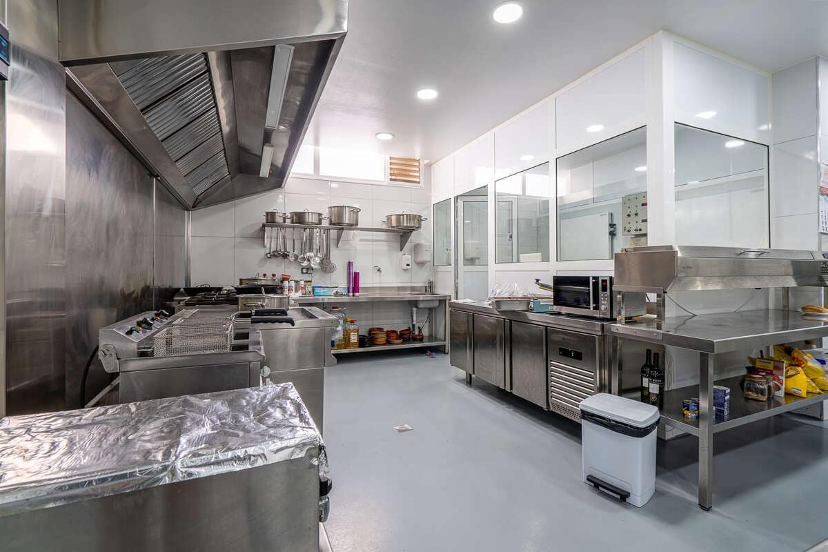 Commercial for sale in Haria with garage - € 920,000 (Ref: 9854761)