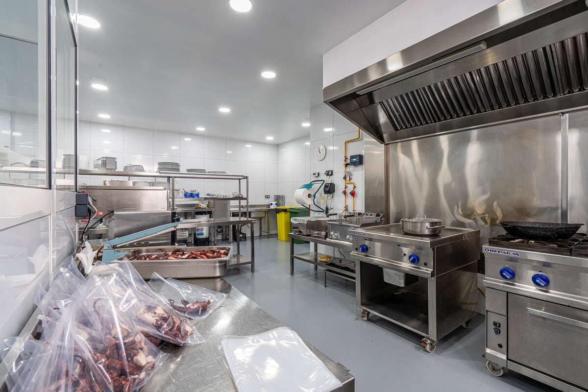 Commercial for sale in Haria with garage - € 920,000 (Ref: 9854761)