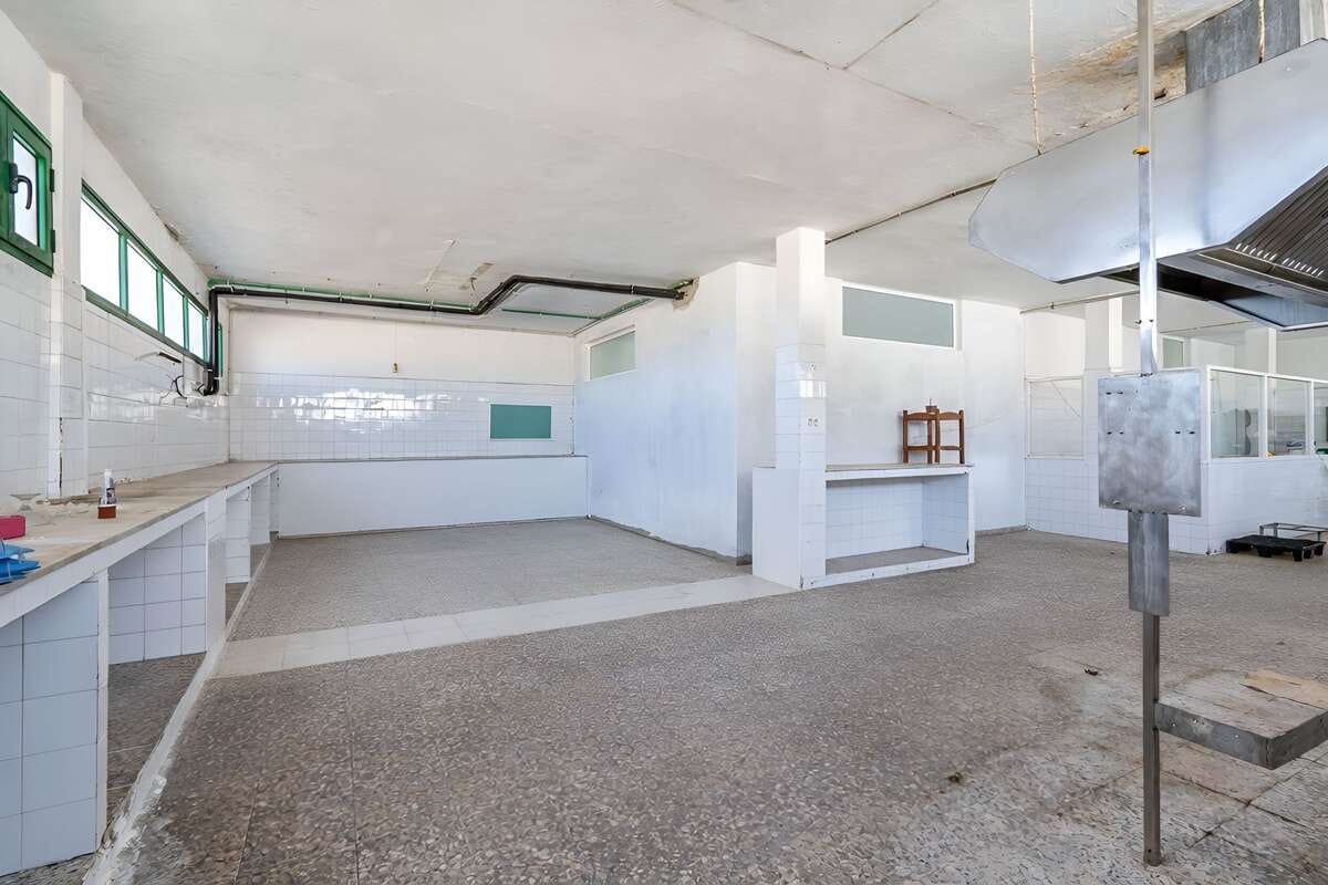 Commercial for sale in Haria with garage - € 920,000 (Ref: 9854761)