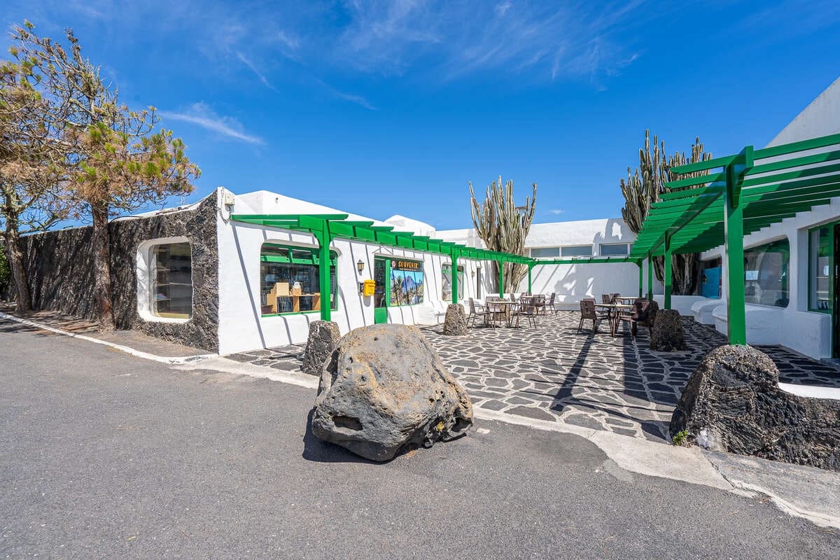 Commercial for sale in Haria with garage - € 920,000 (Ref: 9854761)