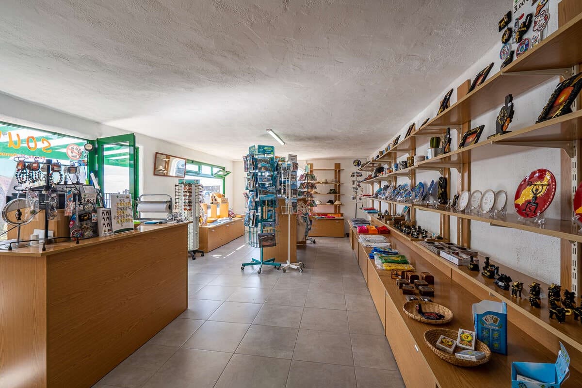 Commercial for sale in Haria with garage - € 920,000 (Ref: 9854761)