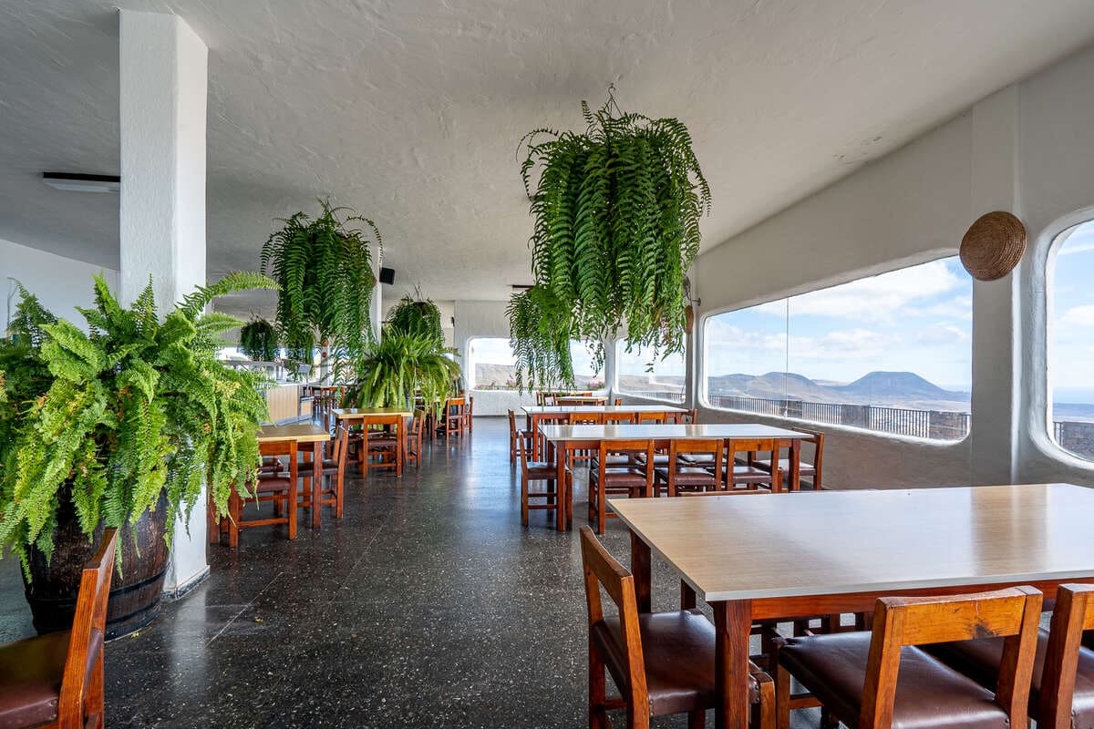 Commercial for sale in Haria with garage - € 920,000 (Ref: 9854761)
