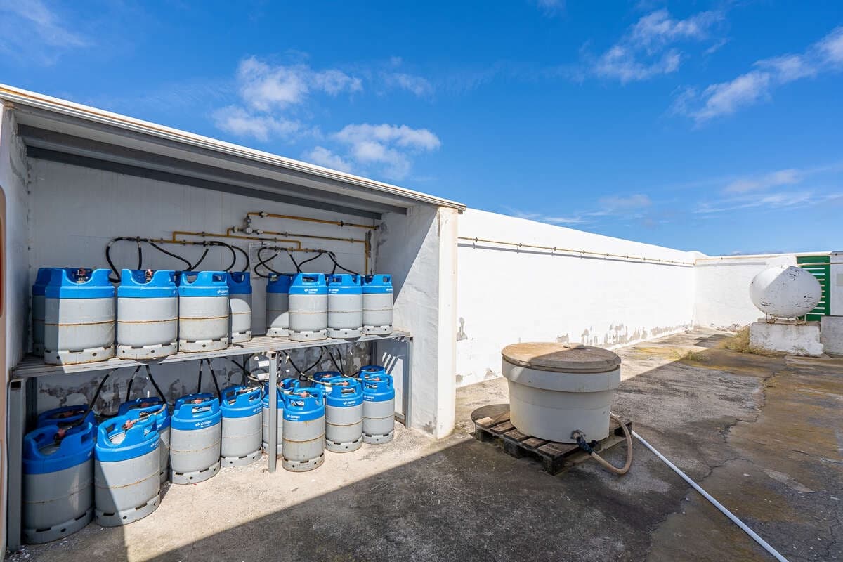 Commercial for sale in Haria with garage - € 920,000 (Ref: 9854761)