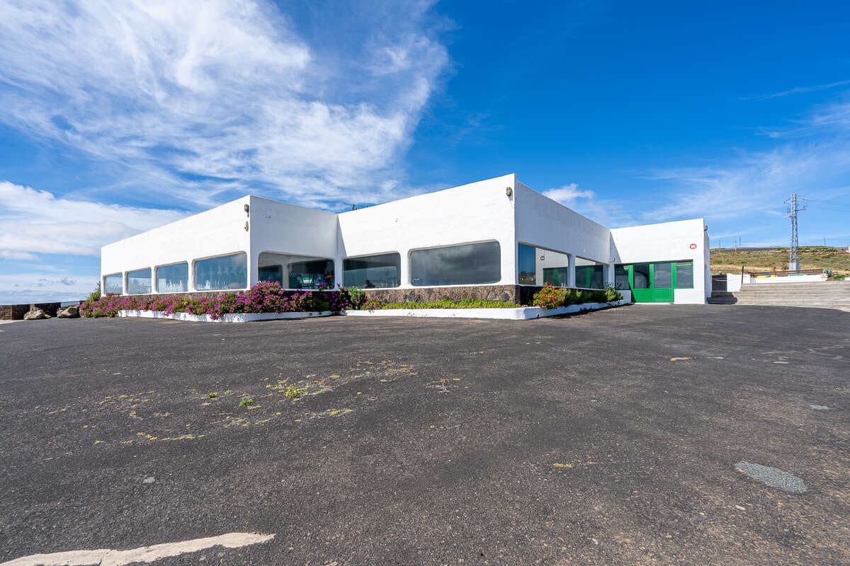 Commercial for sale in Haria with garage - € 920,000 (Ref: 9854761)