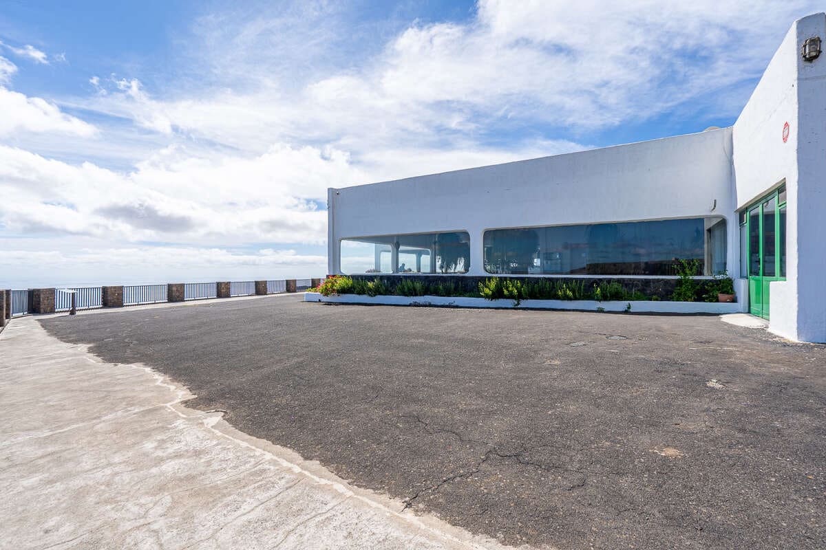 Commercial for sale in Haria with garage - € 920,000 (Ref: 9854761)