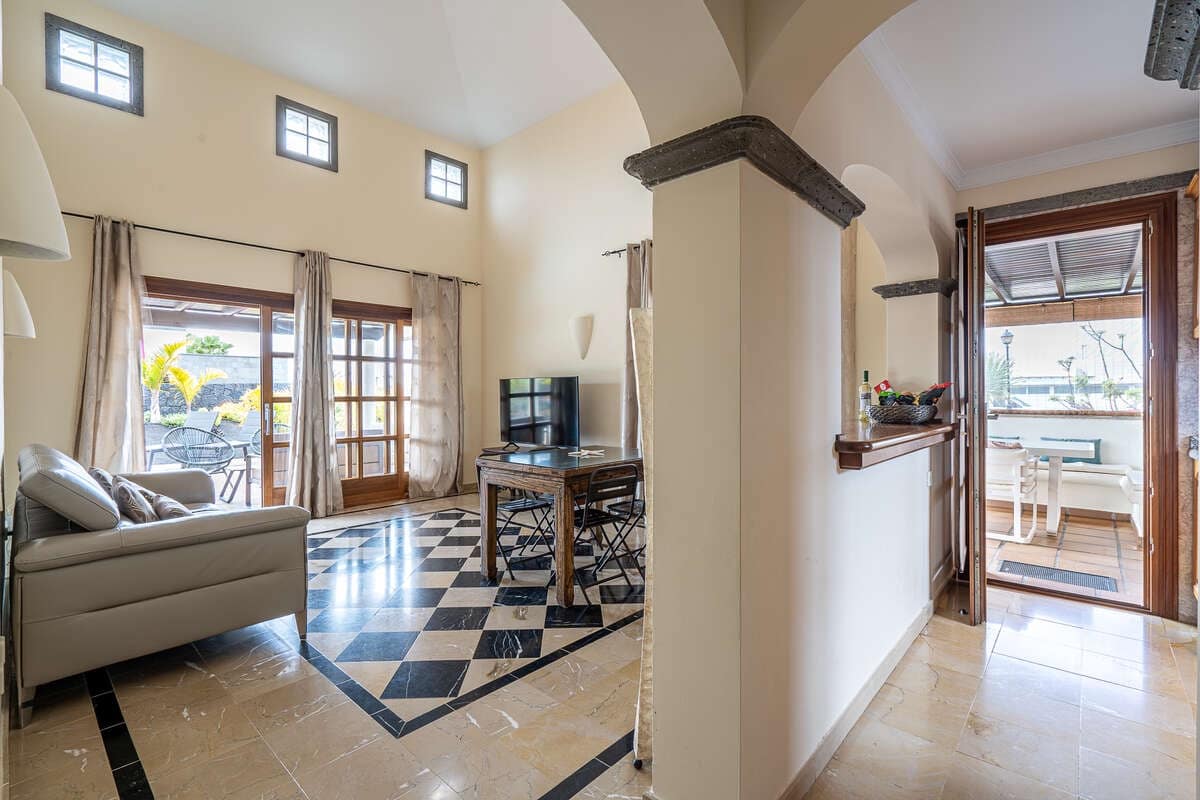 2 bedroom Villa for sale in Playa Blanca with pool - € 498,000 (Ref: 9854764)