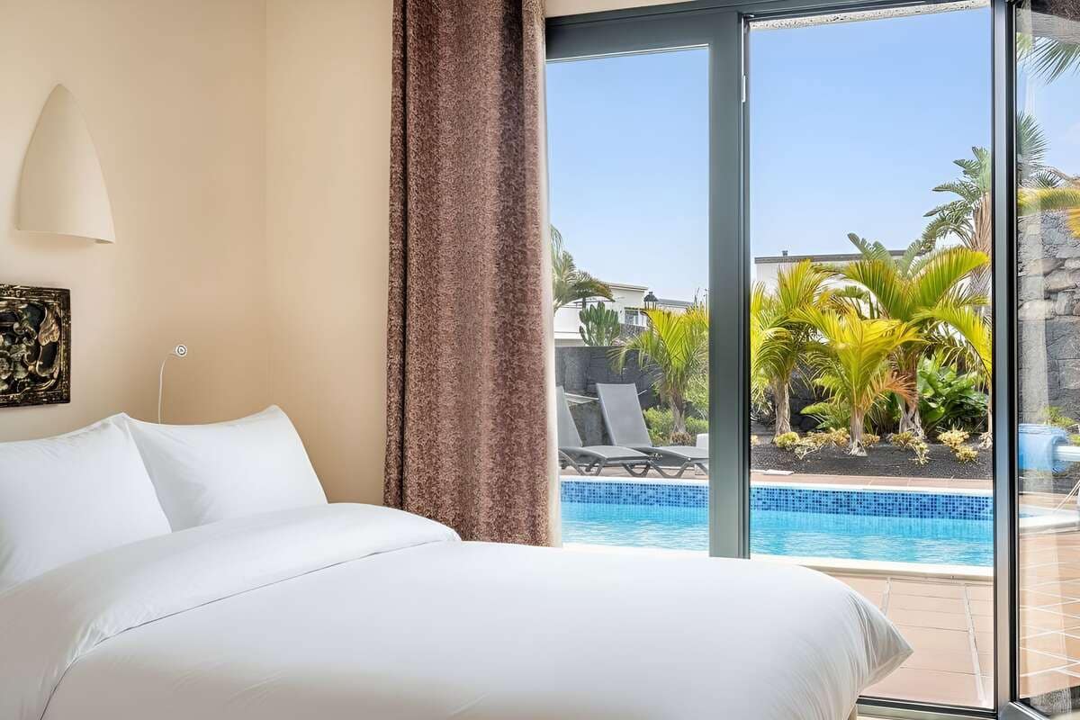 2 bedroom Villa for sale in Playa Blanca with pool - € 498,000 (Ref: 9854764)