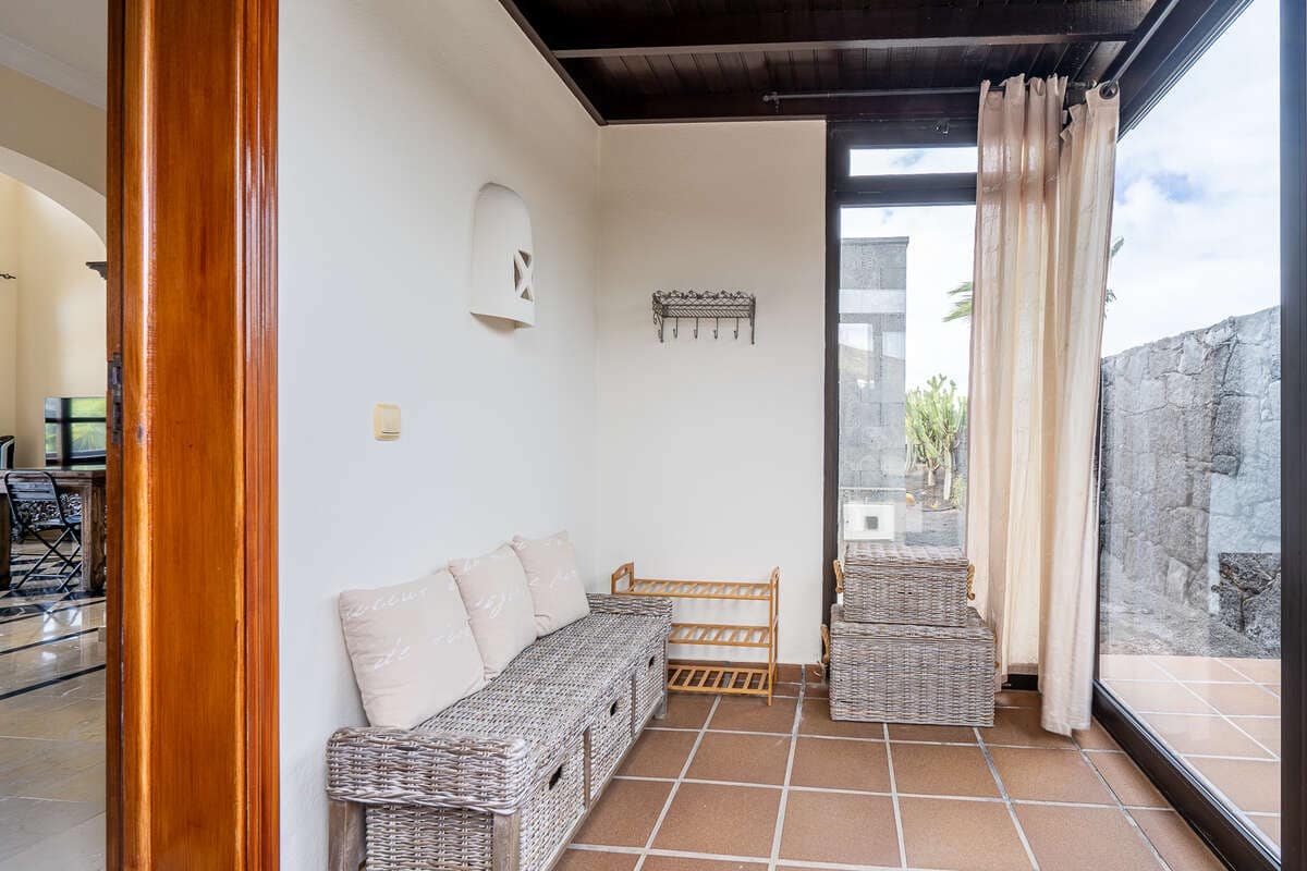 2 bedroom Villa for sale in Playa Blanca with pool - € 498,000 (Ref: 9854764)