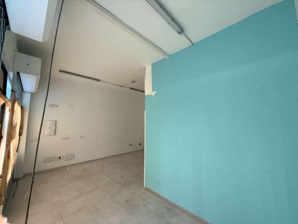 Local Comercial en Arrecife en alquiler - 1.300 € (Ref: 9859000)