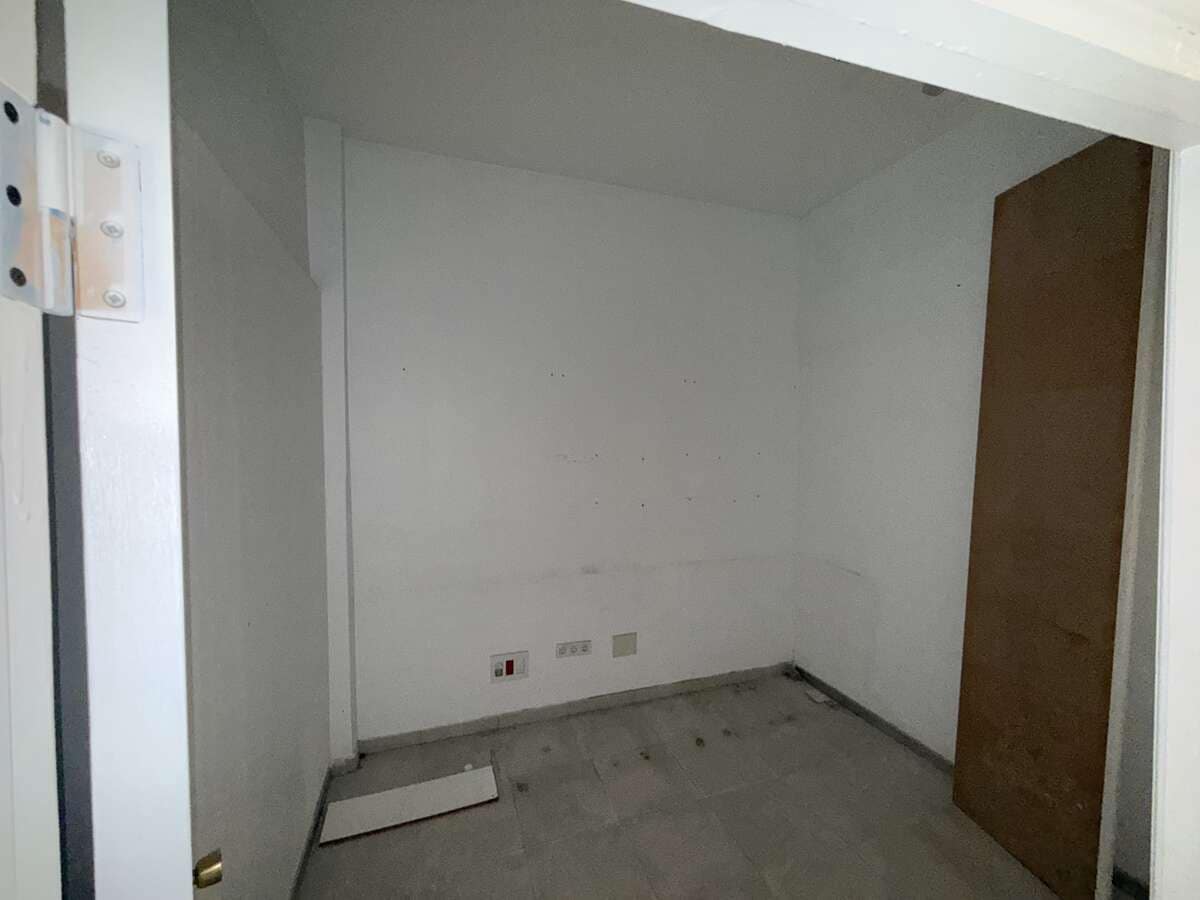 Local Comercial en Arrecife en alquiler - 1.300 € (Ref: 9859000)