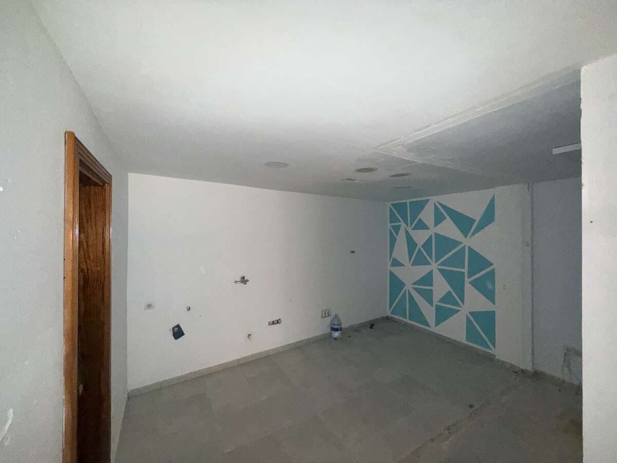 Local Comercial en Arrecife en alquiler - 1.300 € (Ref: 9859000)