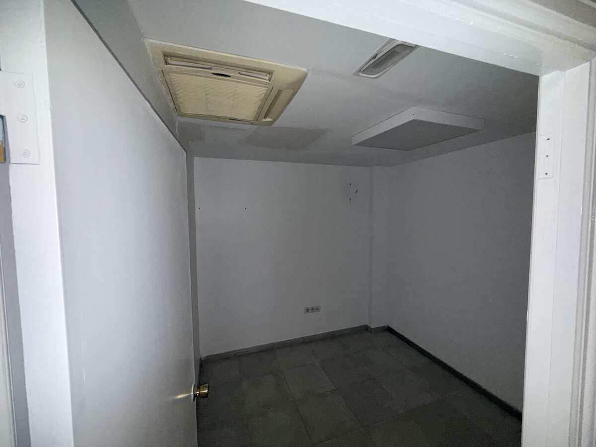Local Comercial en Arrecife en alquiler - 1.300 € (Ref: 9859000)