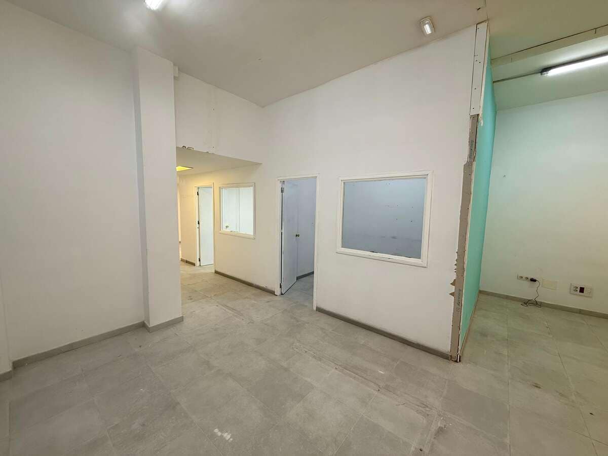 Commercieel te huur in Arrecife - € 1.300 (Ref: 9859000)