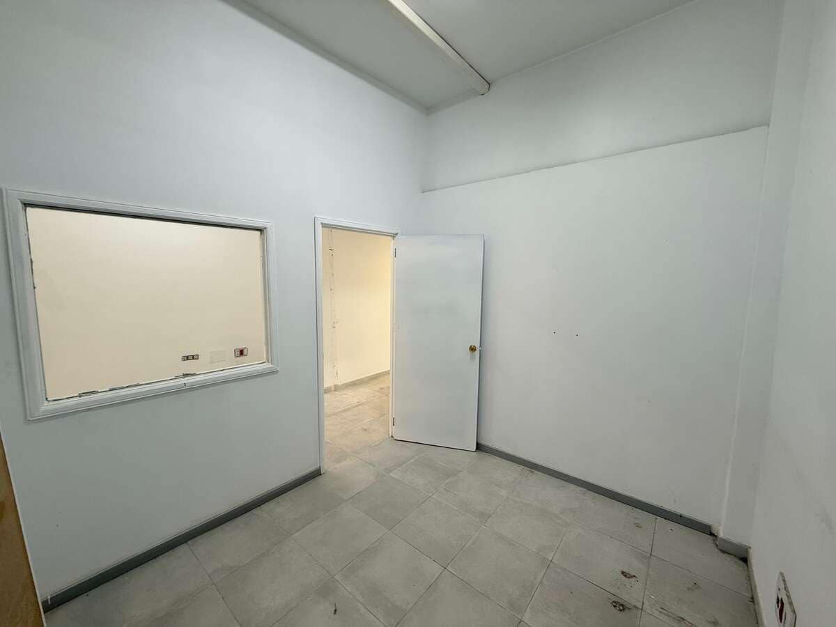 Commercieel te huur in Arrecife - € 1.300 (Ref: 9859000)