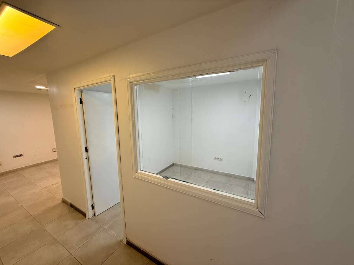 Commercieel te huur in Arrecife - € 1.300 (Ref: 9859000)