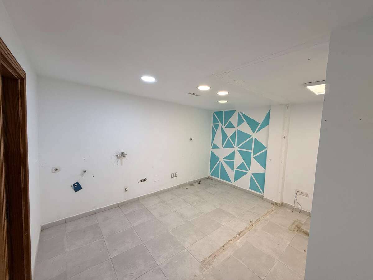 Commercieel te huur in Arrecife - € 1.300 (Ref: 9859000)
