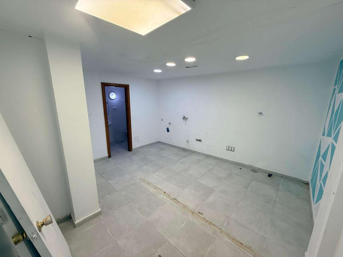 Commercieel te huur in Arrecife - € 1.300 (Ref: 9859000)