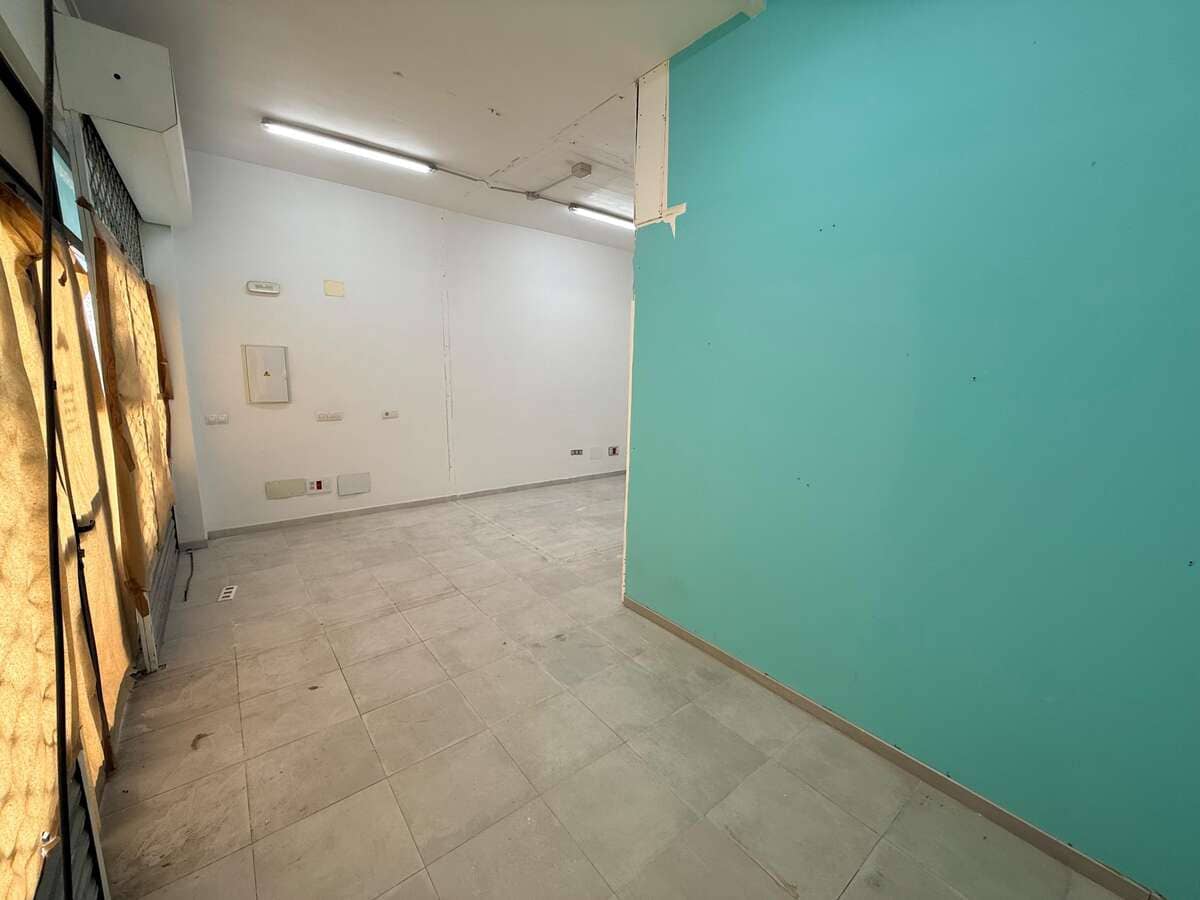 Commercieel te huur in Arrecife - € 1.300 (Ref: 9859000)
