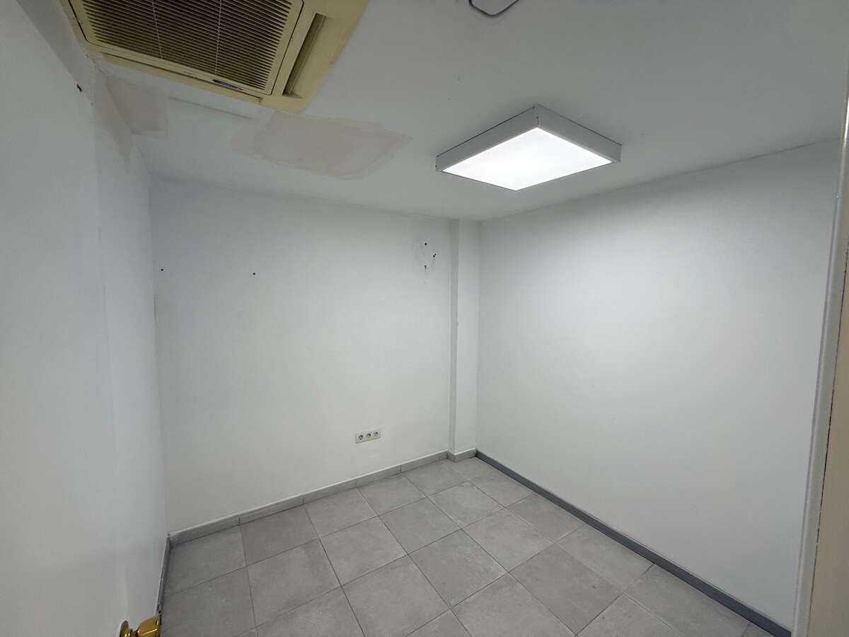 Commercieel te huur in Arrecife - € 1.300 (Ref: 9859000)