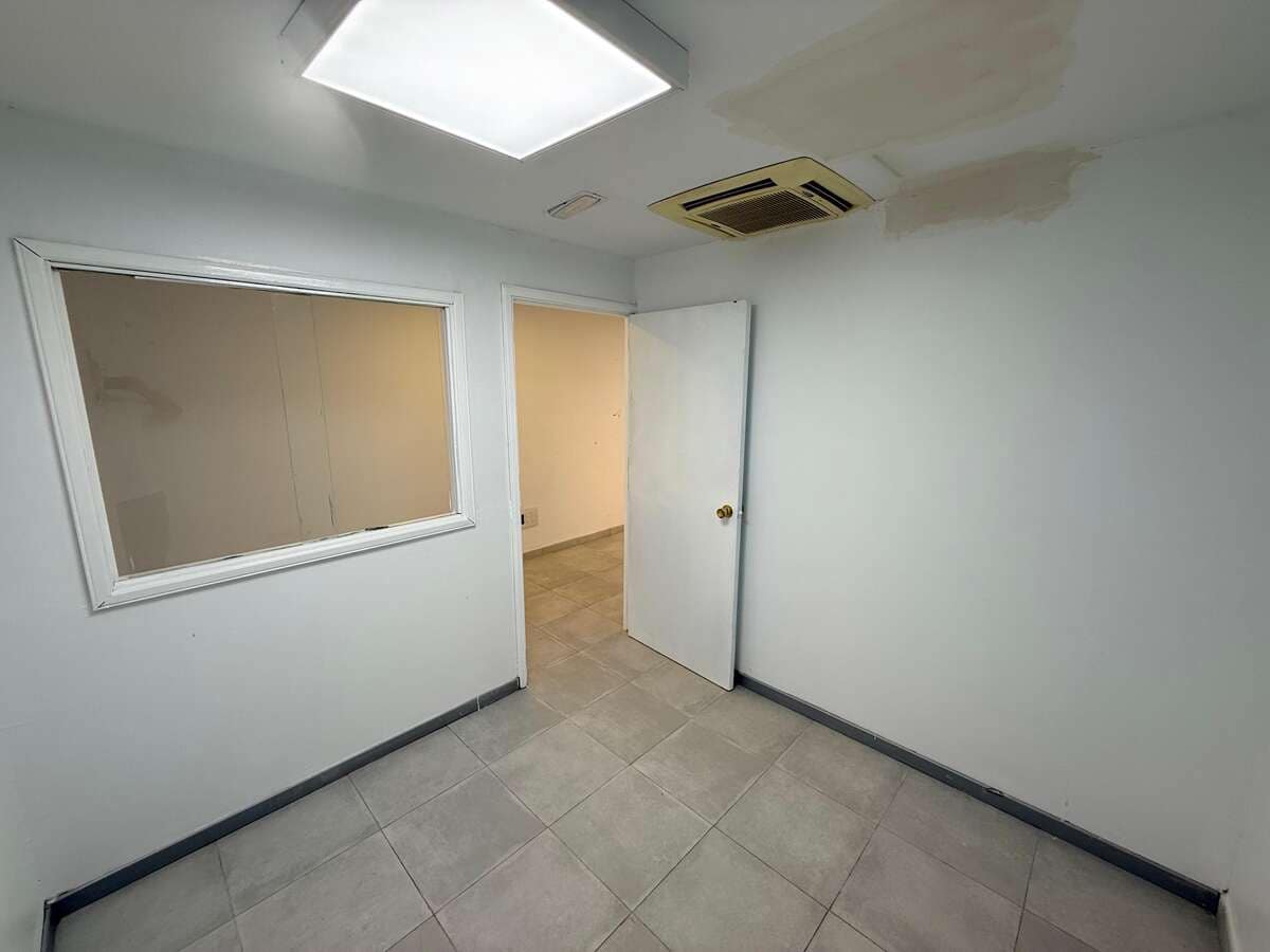 Commercieel te huur in Arrecife - € 1.300 (Ref: 9859000)
