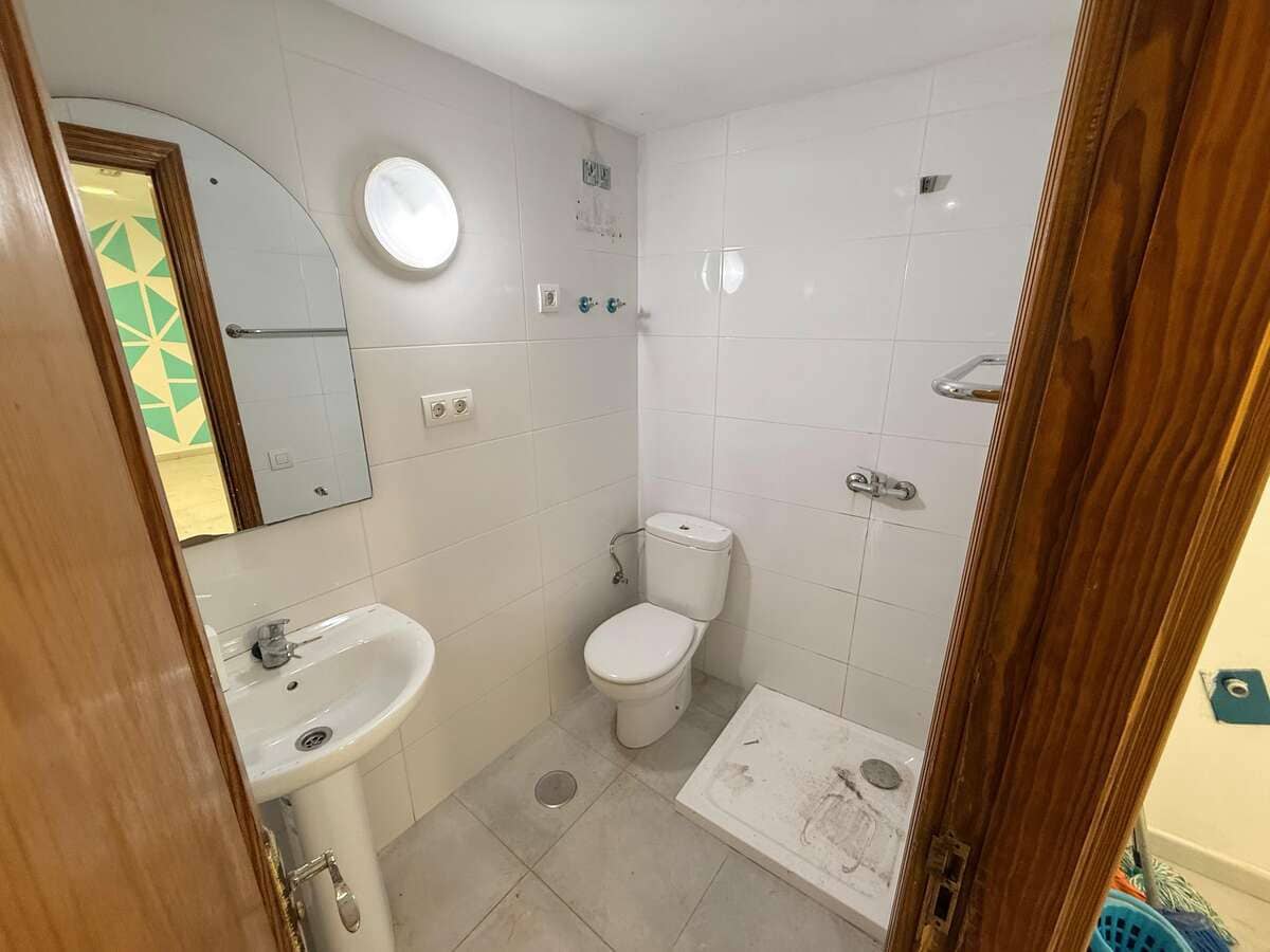 Commercieel te huur in Arrecife - € 1.300 (Ref: 9859000)