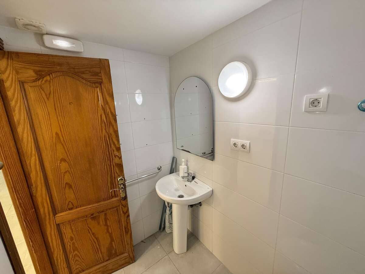 Commercieel te huur in Arrecife - € 1.300 (Ref: 9859000)